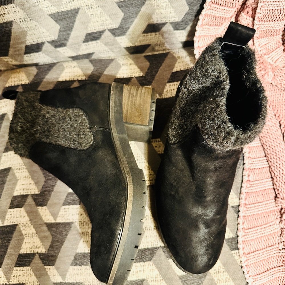 Crown Vintage Black and Gray Ankle Boots